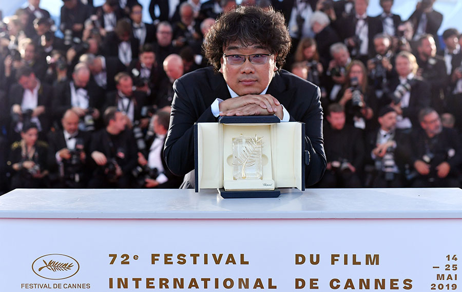Splitscreen-review Image de Bong Joon-ho palme d'or au Festival de Cannes 2019 avec Parasite