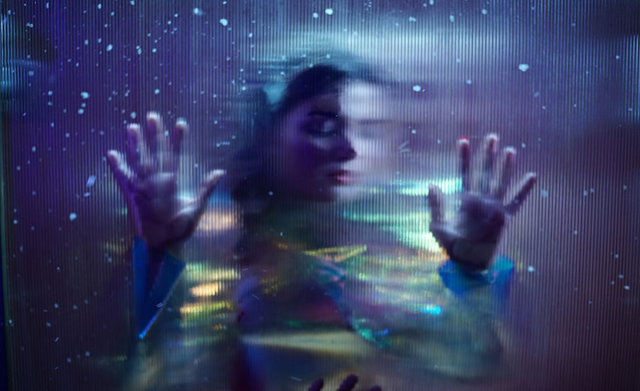 Splitscreen-review Image de Face à la nuit de Widing Ho