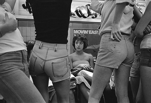 Splitscreen-review Roseann sur la route pour Manhattan Beach, New York, 1978 Série Prince Street Girls, 1975-1990 Susan Meiselas