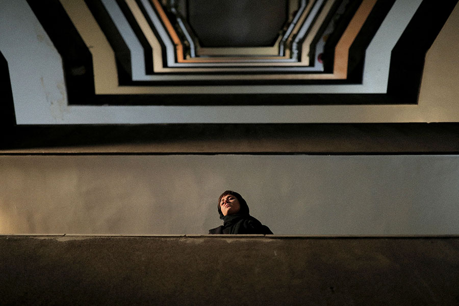 Splitscreen-review Image de Woman and Child de Saeed Roustaee