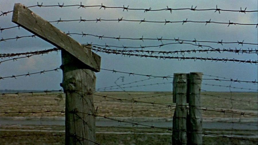 Splitscreen-review Image de Nuit et Brouillard d'Alain Resnais